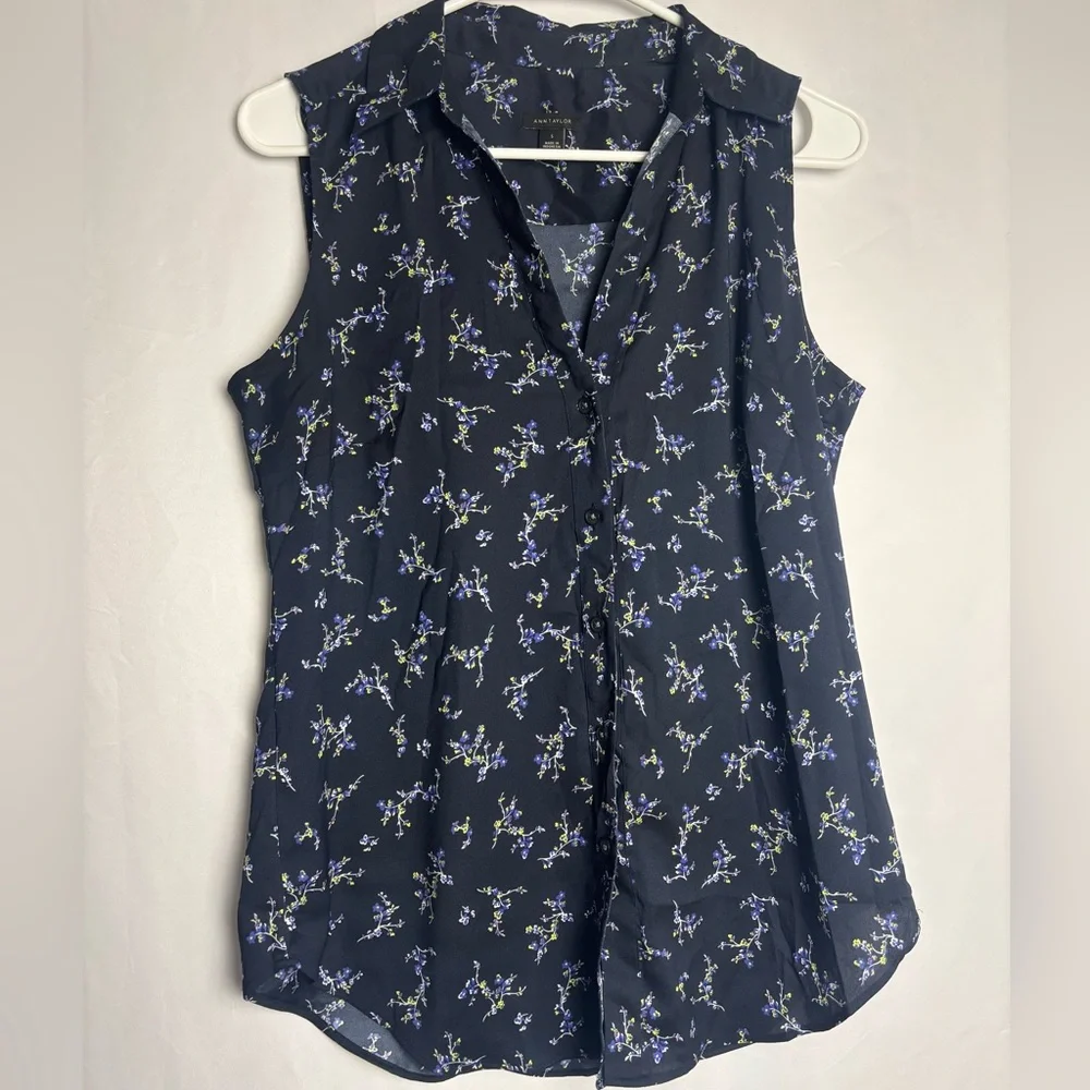Ann Taylor
Small
Color Blue , Purple. White .yellow - Picture 1 of 6